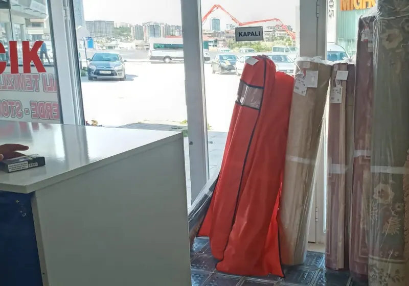 Hisar Kuru Temizleme işletmesinde teslimata hazırlanmış halılar